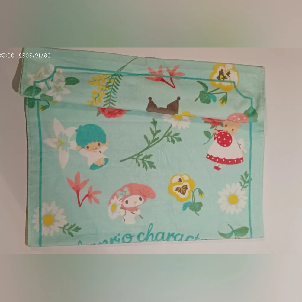 Floral sanrio characters bath towel
